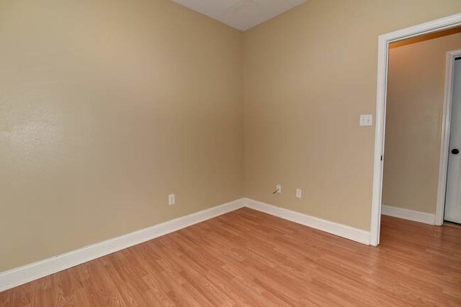 Building Photo - 719 42nd Ave