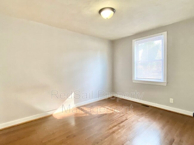 Building Photo - 3524 Bapaume Ave