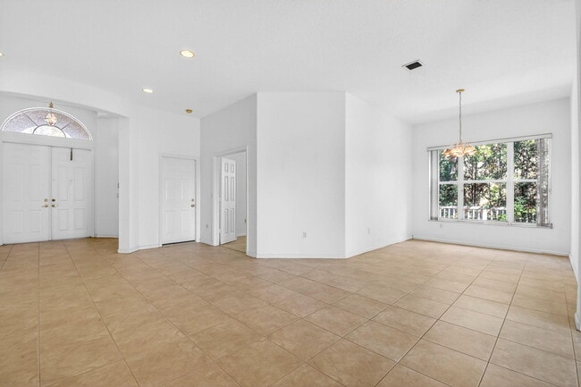 Building Photo - 2431 Westmont Dr