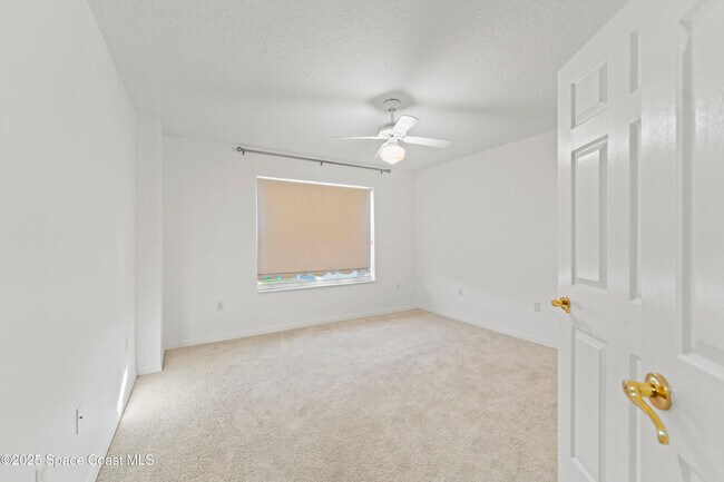 Building Photo - 500 Hidden Hollow Dr