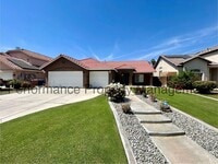 Building Photo - Stunning 4 Bed/2 Bath in S Bakersfield w/ ...