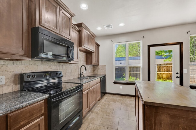 Building Photo - 14 NE 7th St