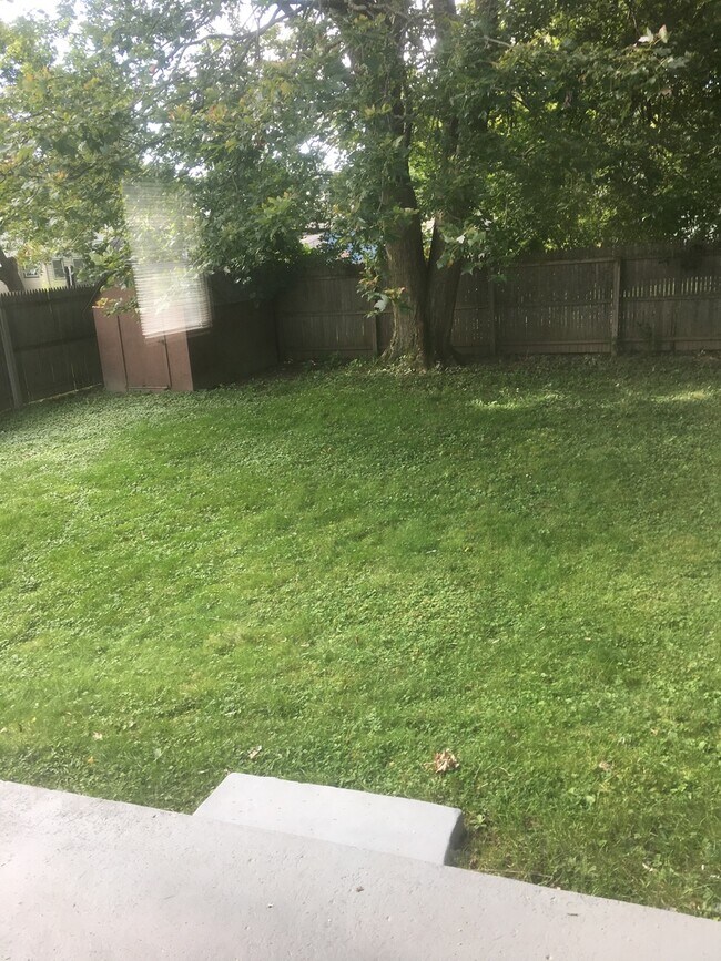 Excellent Liverpool 3 Bedroom Ranch with G... 110 Sunrise Terrace