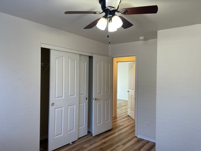 Building Photo - Very Nice 3 Bedroom 2 Bath Duplex-Located ...