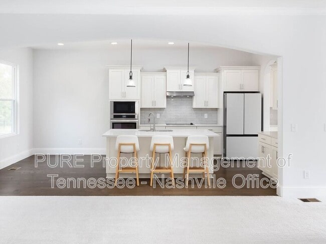 Building Photo - 631 Silva Ln