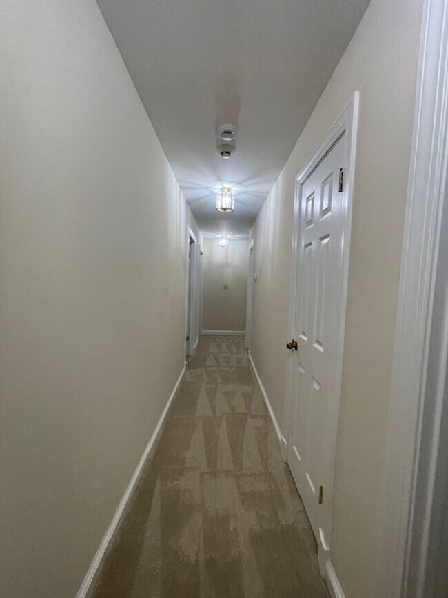 Building Photo - Spacious SF home in Potomac