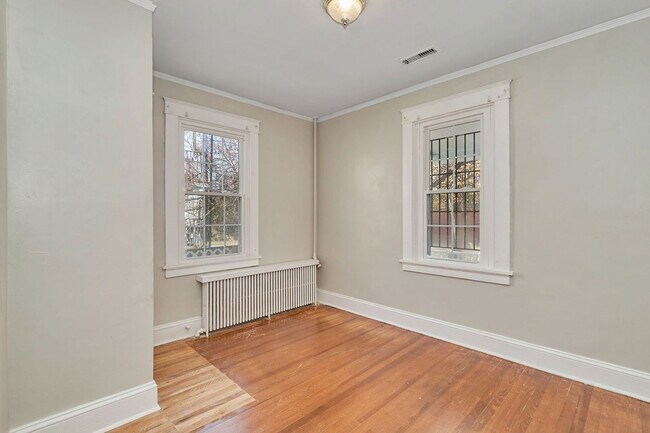 Building Photo - 2118 Fairfax Ave