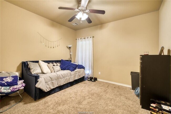 Building Photo - 3114 Claremont Dr