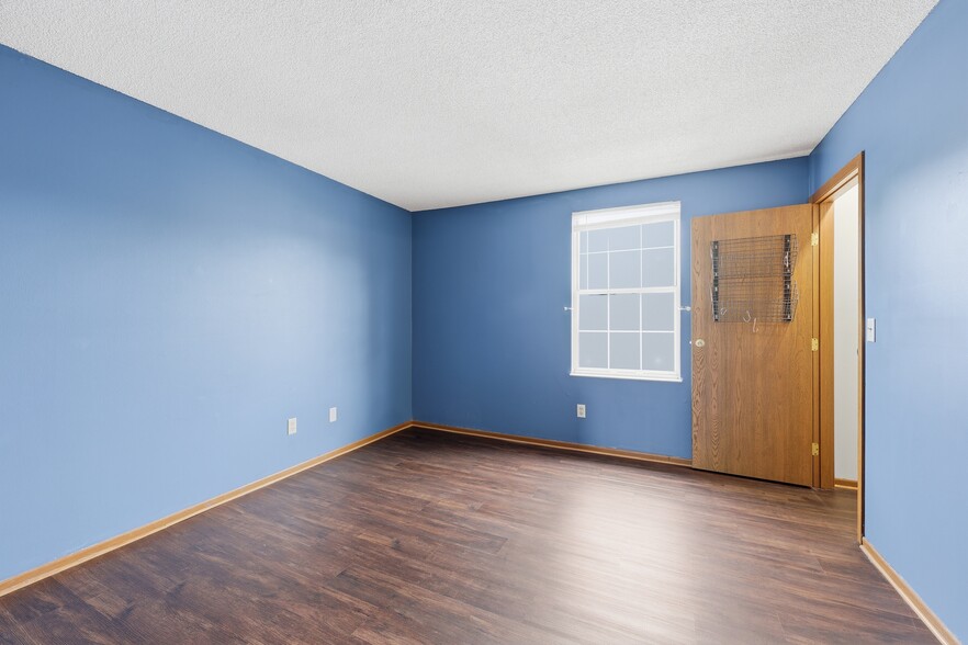 Building Photo - 4916 Stoneybrook Blvd