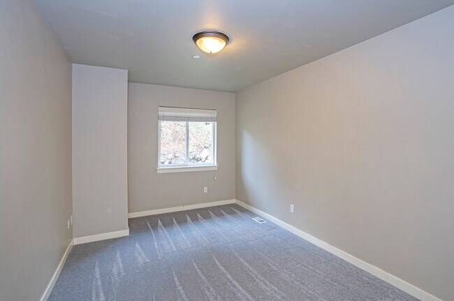 Building Photo - 1749 Skyline Ridge Ln SW