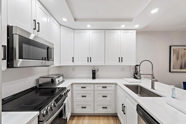 Building Photo - 3052 30th Ct