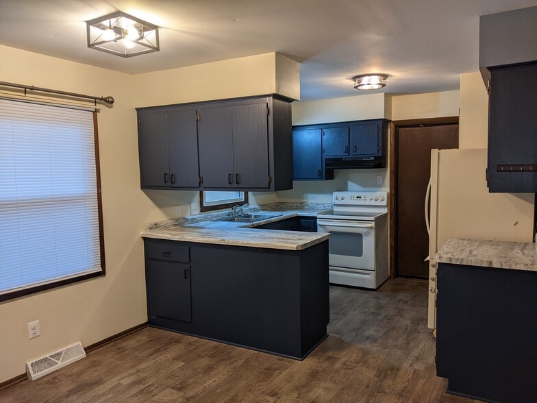 Dining & Kitchen - 314 Hartridge Dr