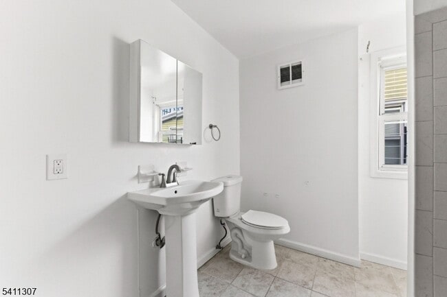 Building Photo - 467 Summer Ave