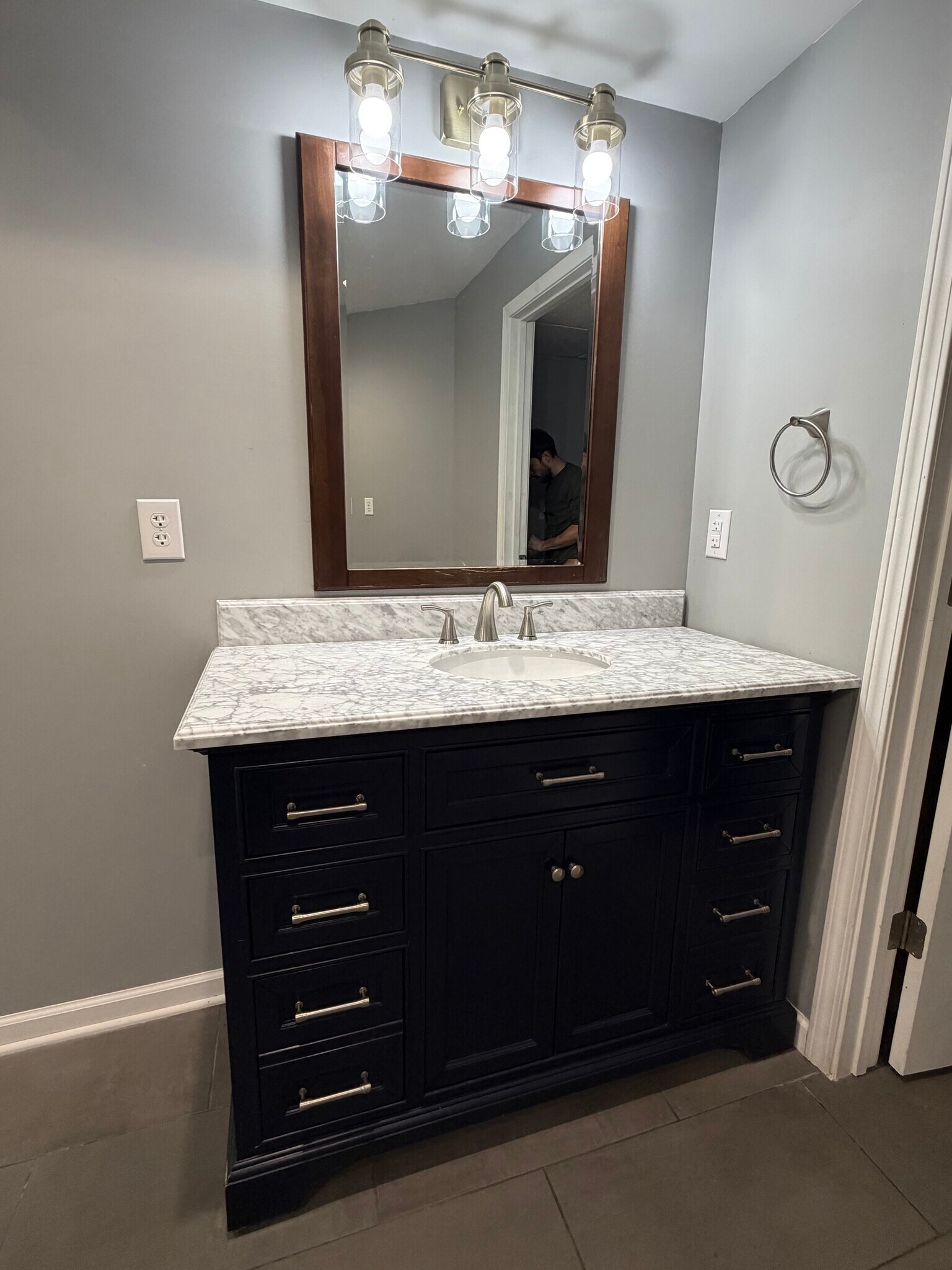 Building Photo - 220 Drumcliff Ct