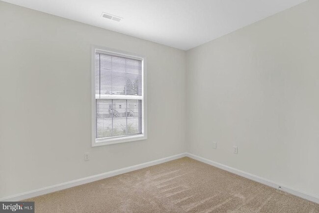 Building Photo - 127 BALSAM Ln