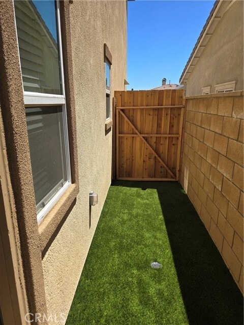 Building Photo - 15547 Kings Peak Dr