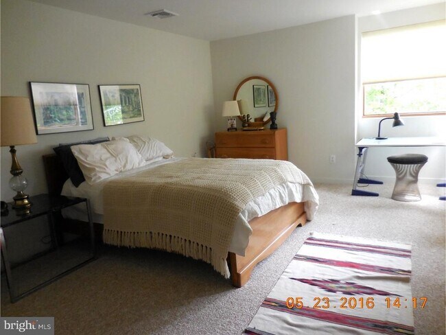 Building Photo - 8 Azalea Ln