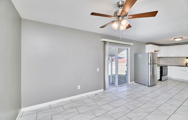 Building Photo - 2365 N Pointe Ln