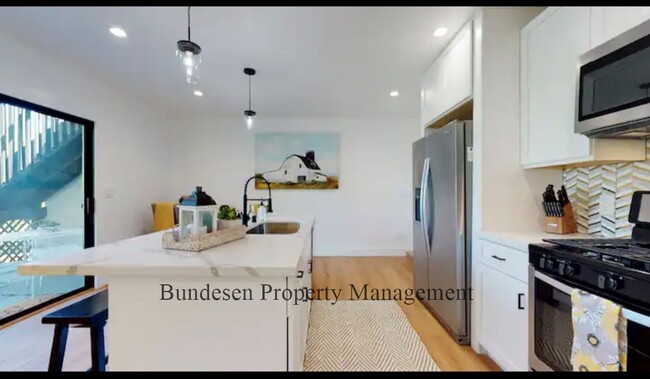 Building Photo - 4 Lone Oak Ct