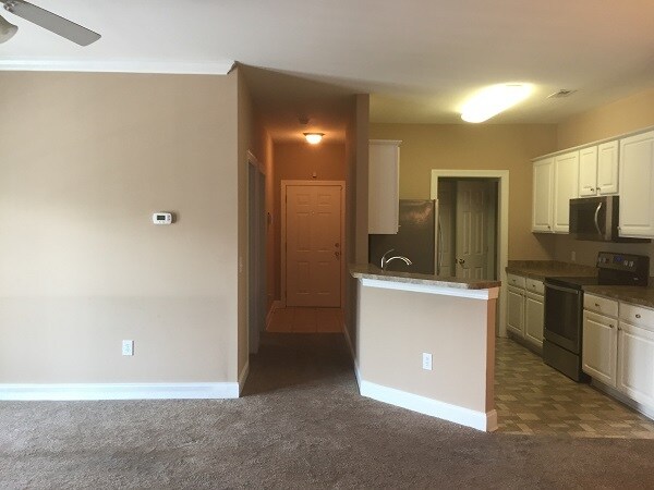 Building Photo - 2065 Silvercrest Dr