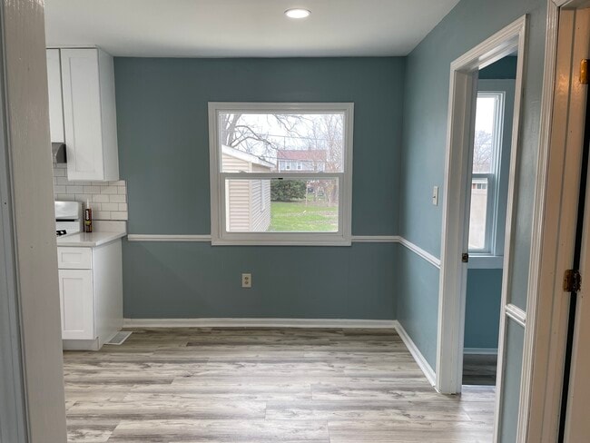 Building Photo - 114 E Richmond St