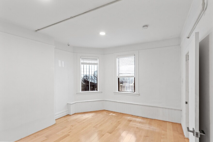 Building Photo - 39A Cook St