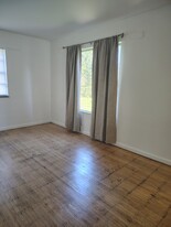 Building Photo - 1651 W 57th St