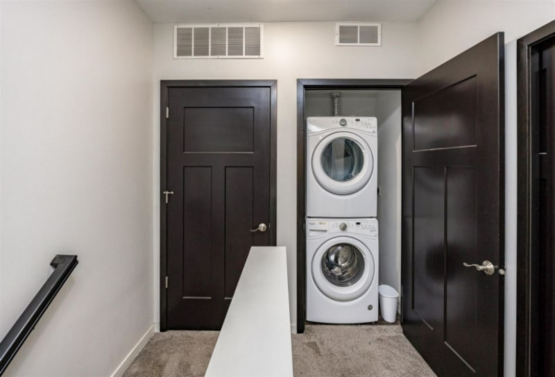 Building Photo - 527 S Dubuque St