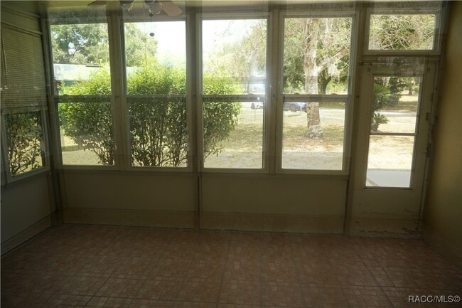 Building Photo - 9306 N Santos Dr