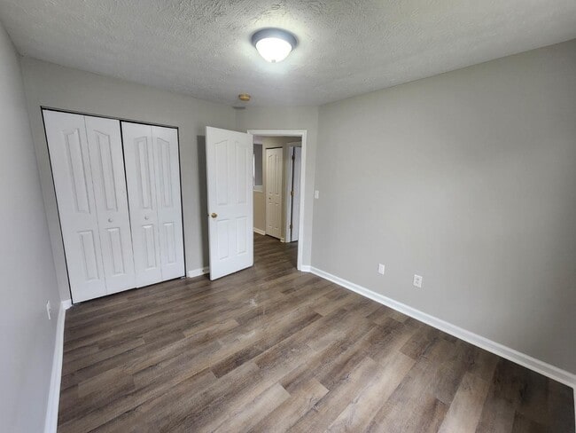 Building Photo - 113 Karen Ct