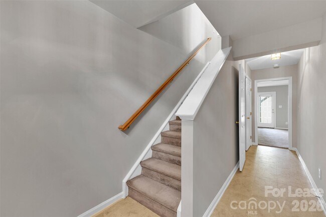 Building Photo - 940 Tiger Ln
