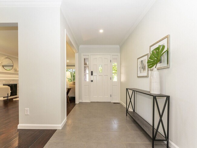 Building Photo - 4 BD remodeled Sylvan Heights home!