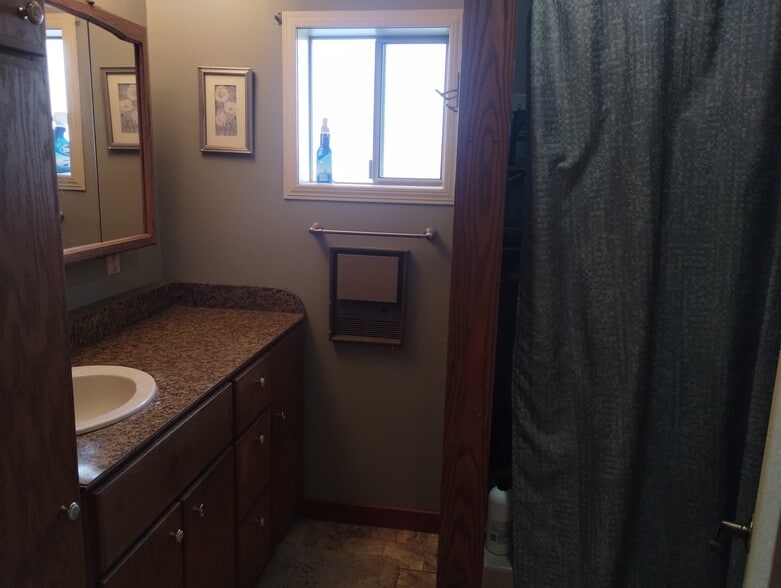 Building Photo - 1680 E Alder St