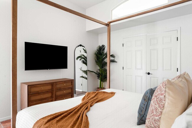 Building Photo - 6235 E Thunderbird Rd