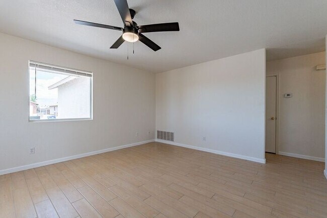 Building Photo - 9746 E Sascha St