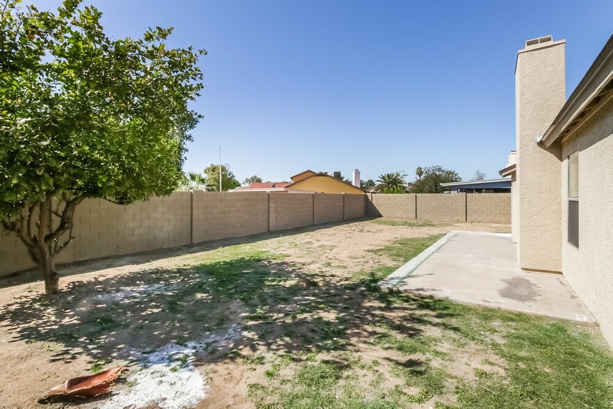 Building Photo - 8023 W Krall St