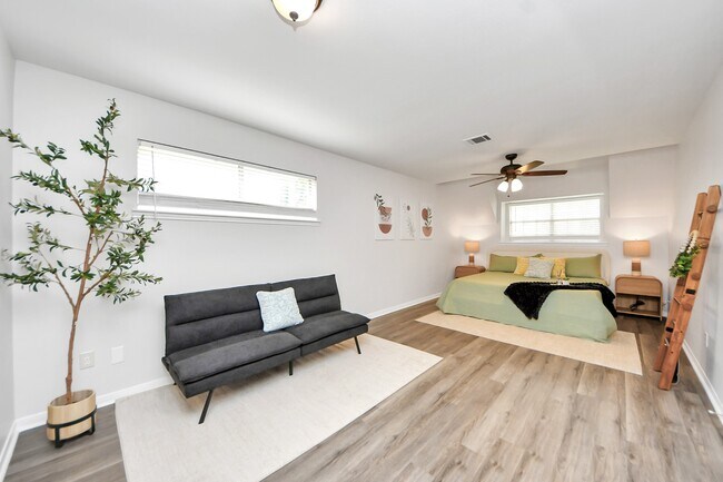 Building Photo - 563 Landfall Ln