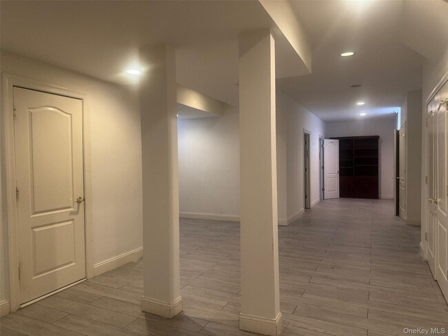 Building Photo - 1A Floyd Pl
