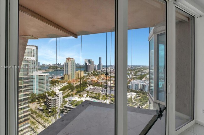 Building Photo - 300 South Pointe Dr