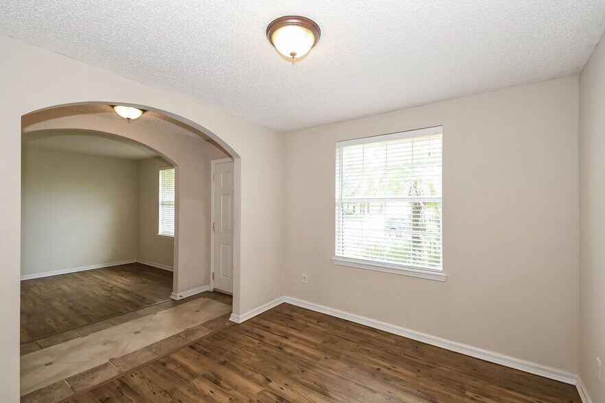 Building Photo - 12710 Dunns View Dr