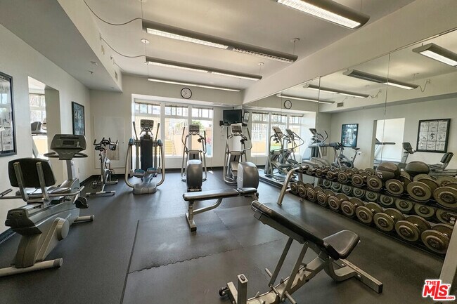Building Photo - 488 E Ocean Blvd