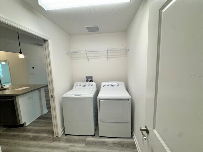 Building Photo - 854 Morley Ave