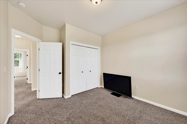 Building Photo - Stylish Multi-Level Condo in West Boise
