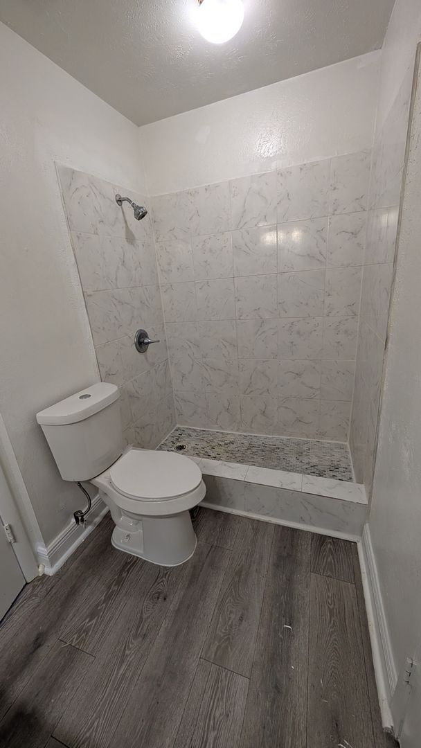 Building Photo - Two Bedrooms with terrace and fenced patio. Move in Special: Move before February 28th. for a sec...