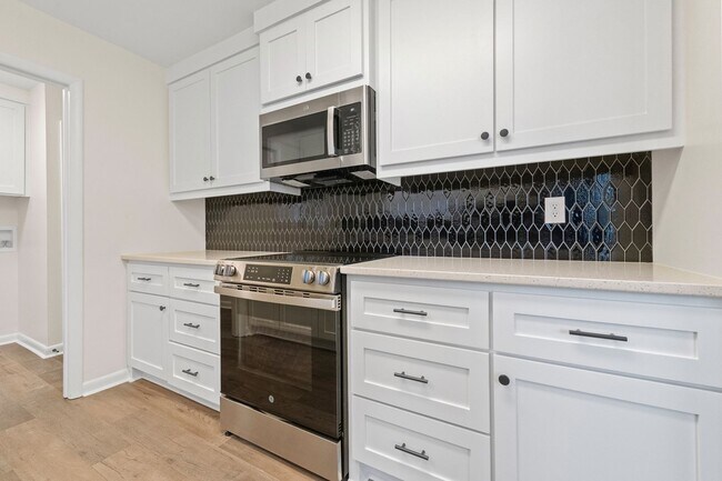 Building Photo - 3 BD 2 BA