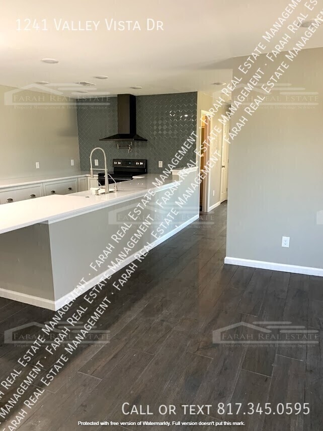 Building Photo - 1241 Valley Vista Dr