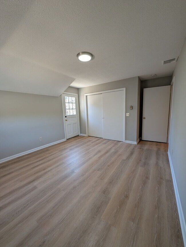 Building Photo - 240 S Main St