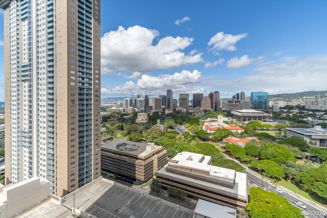 Building Photo - 1 BD/1 BA Condo in Kakaako with 1 Parking ...