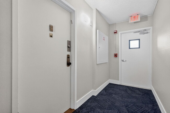 Building Photo - 2500 NE 135th St