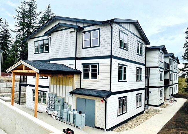 Building Photo - Newer Two Bedroom Apartment!